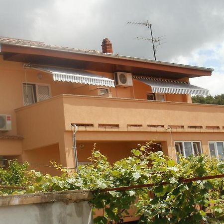 ביבינייה Apartments And Rooms Nediljko מראה חיצוני תמונה