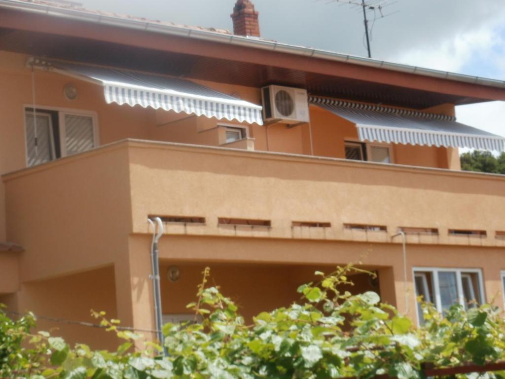 ביבינייה Apartments And Rooms Nediljko מראה חיצוני תמונה