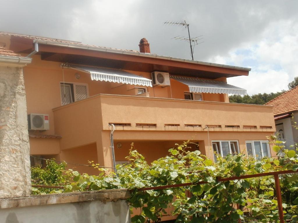 ביבינייה Apartments And Rooms Nediljko מראה חיצוני תמונה