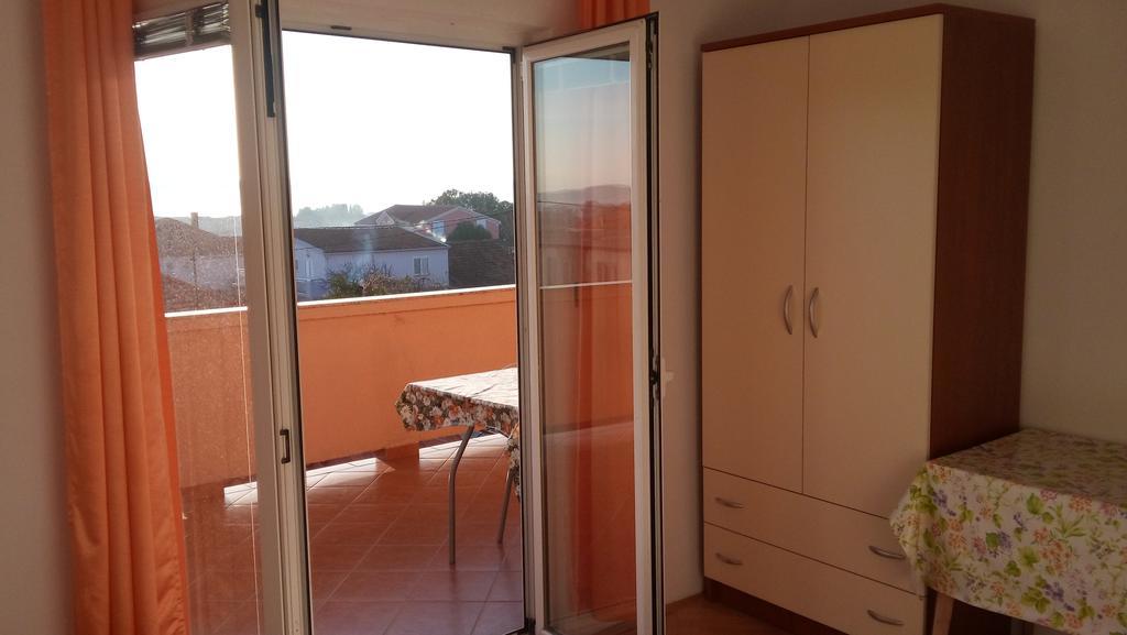 ביבינייה Apartments And Rooms Nediljko מראה חיצוני תמונה