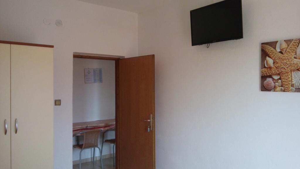 ביבינייה Apartments And Rooms Nediljko מראה חיצוני תמונה