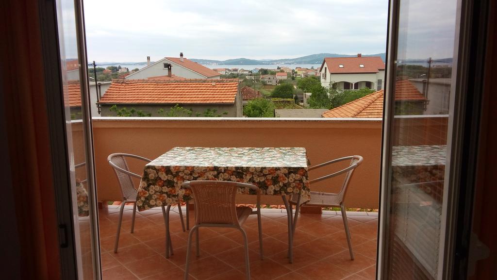 ביבינייה Apartments And Rooms Nediljko מראה חיצוני תמונה