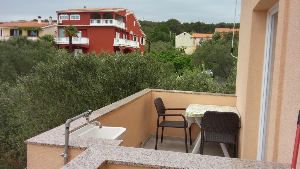 ביבינייה Apartments And Rooms Nediljko מראה חיצוני תמונה
