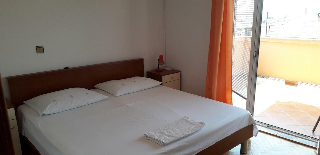 ביבינייה Apartments And Rooms Nediljko מראה חיצוני תמונה