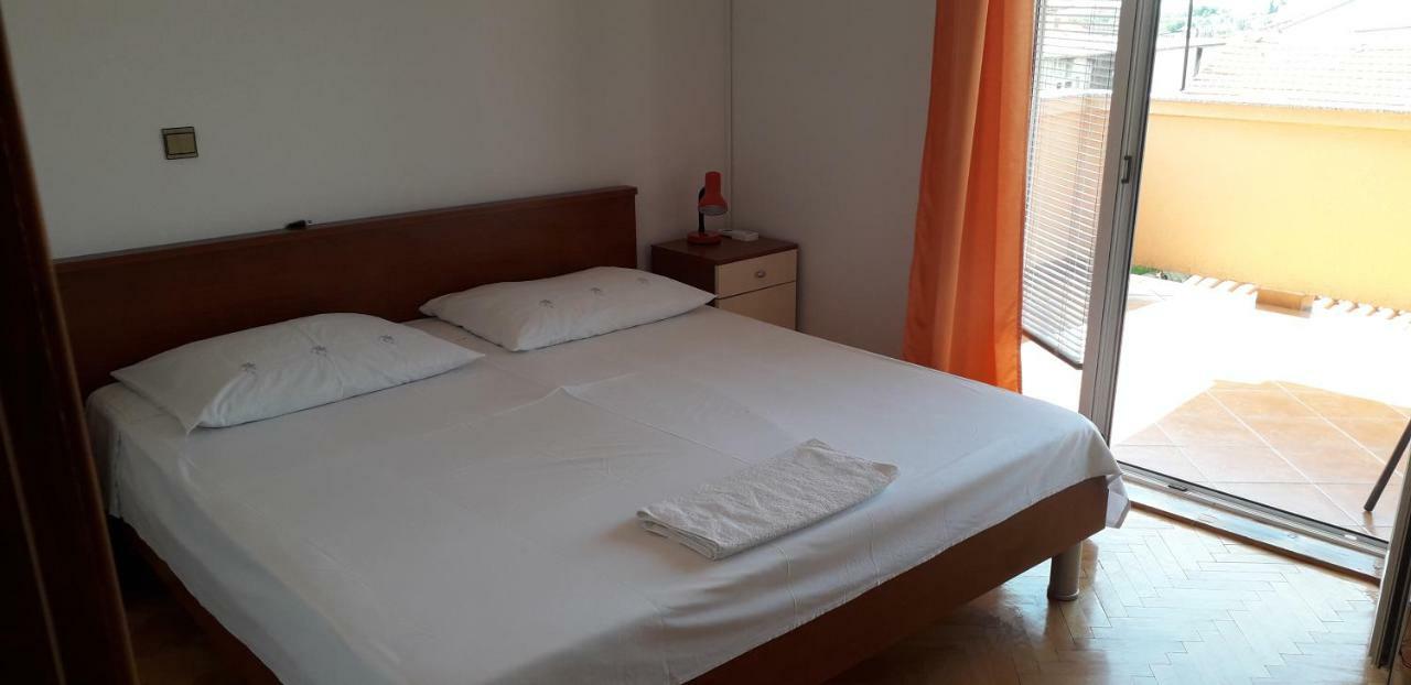 ביבינייה Apartments And Rooms Nediljko מראה חיצוני תמונה
